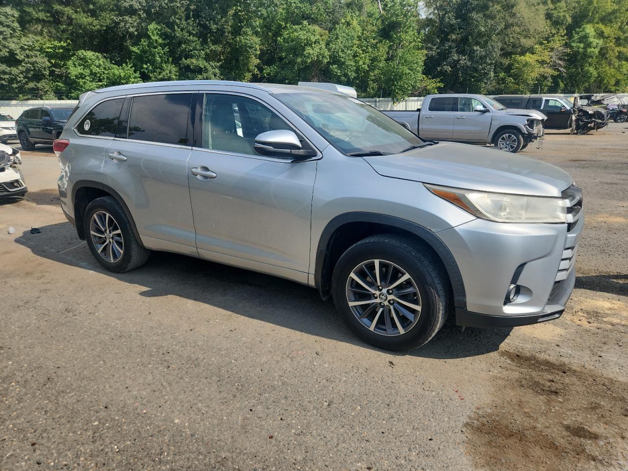 2017 Toyota Highlander Se - Фото 4
