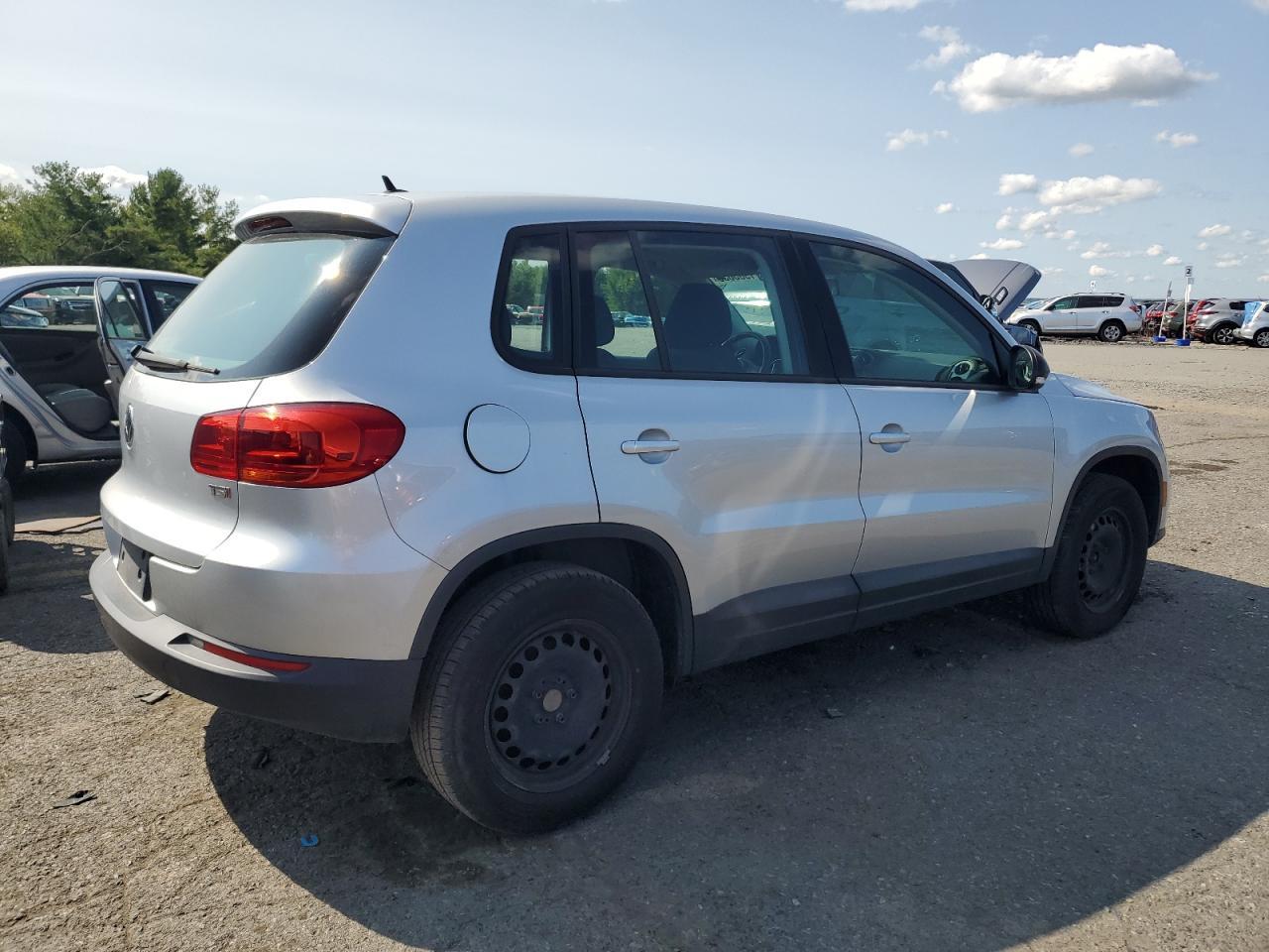 2017 Volkswagen Tiguan S - Фото 3