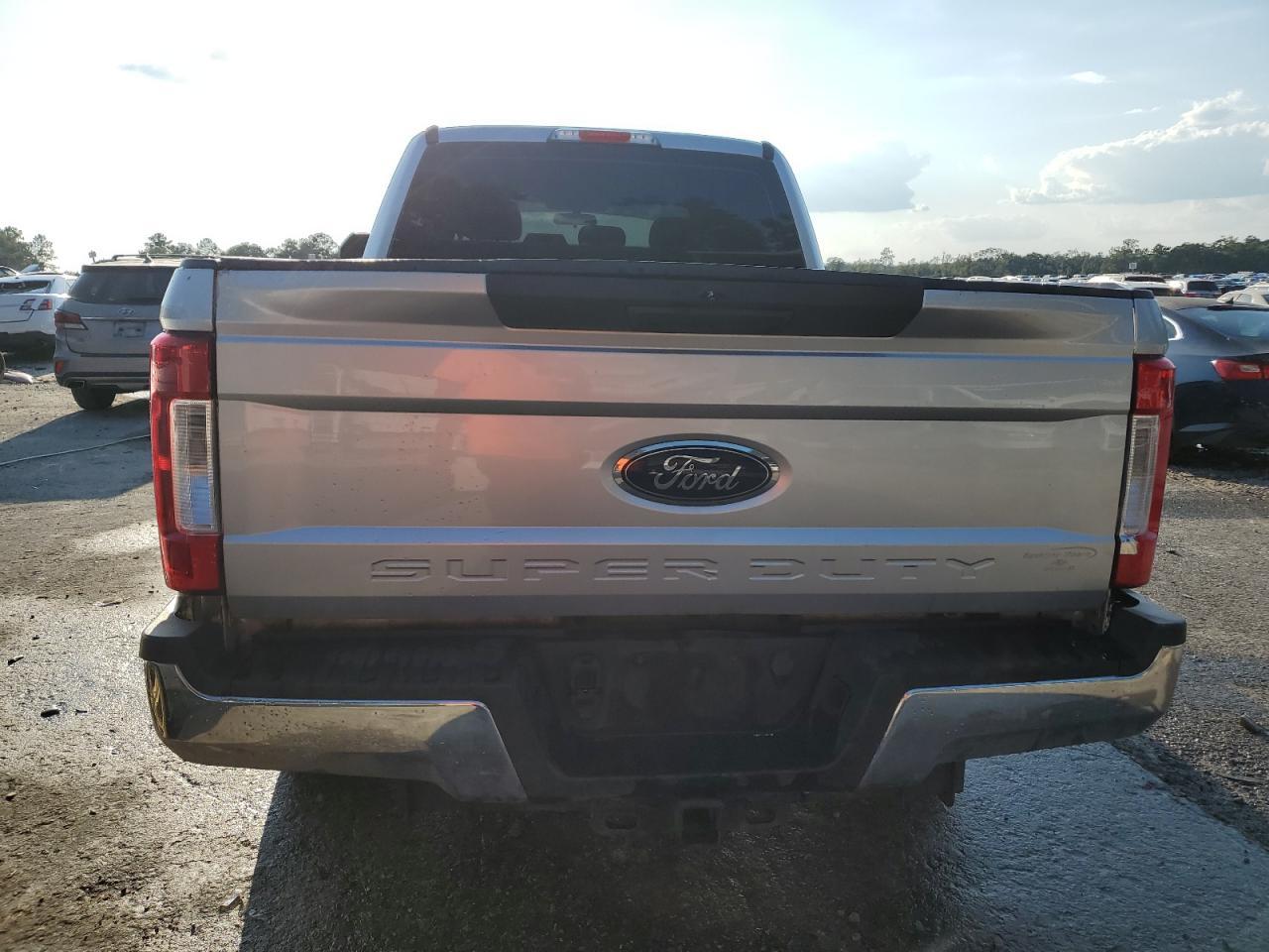 2019 Ford F350 Super Duty - Фото 6