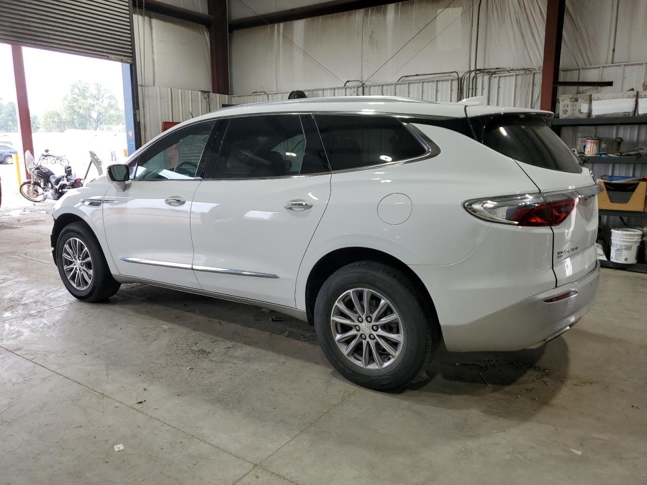 2022 Buick Enclave Premium - Image 2