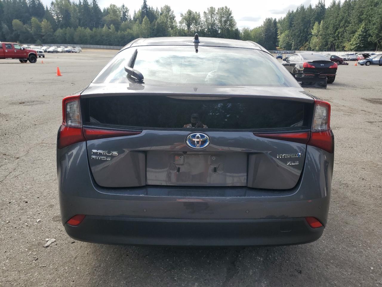 2021 Toyota Prius Le - Фото 6