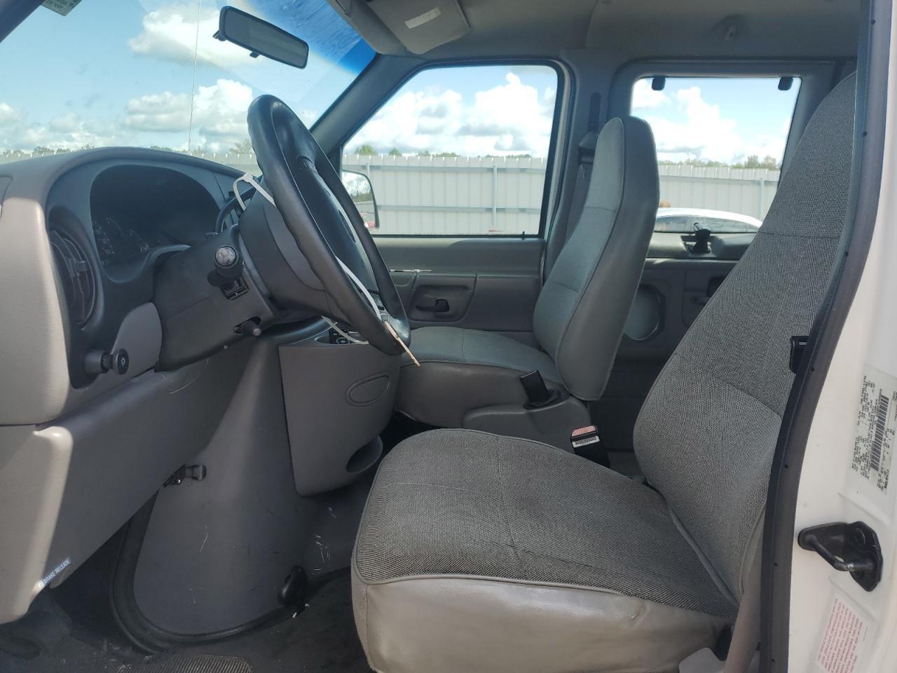 1999 Ford Econoline E350 Super Duty Wagon - Фото 7