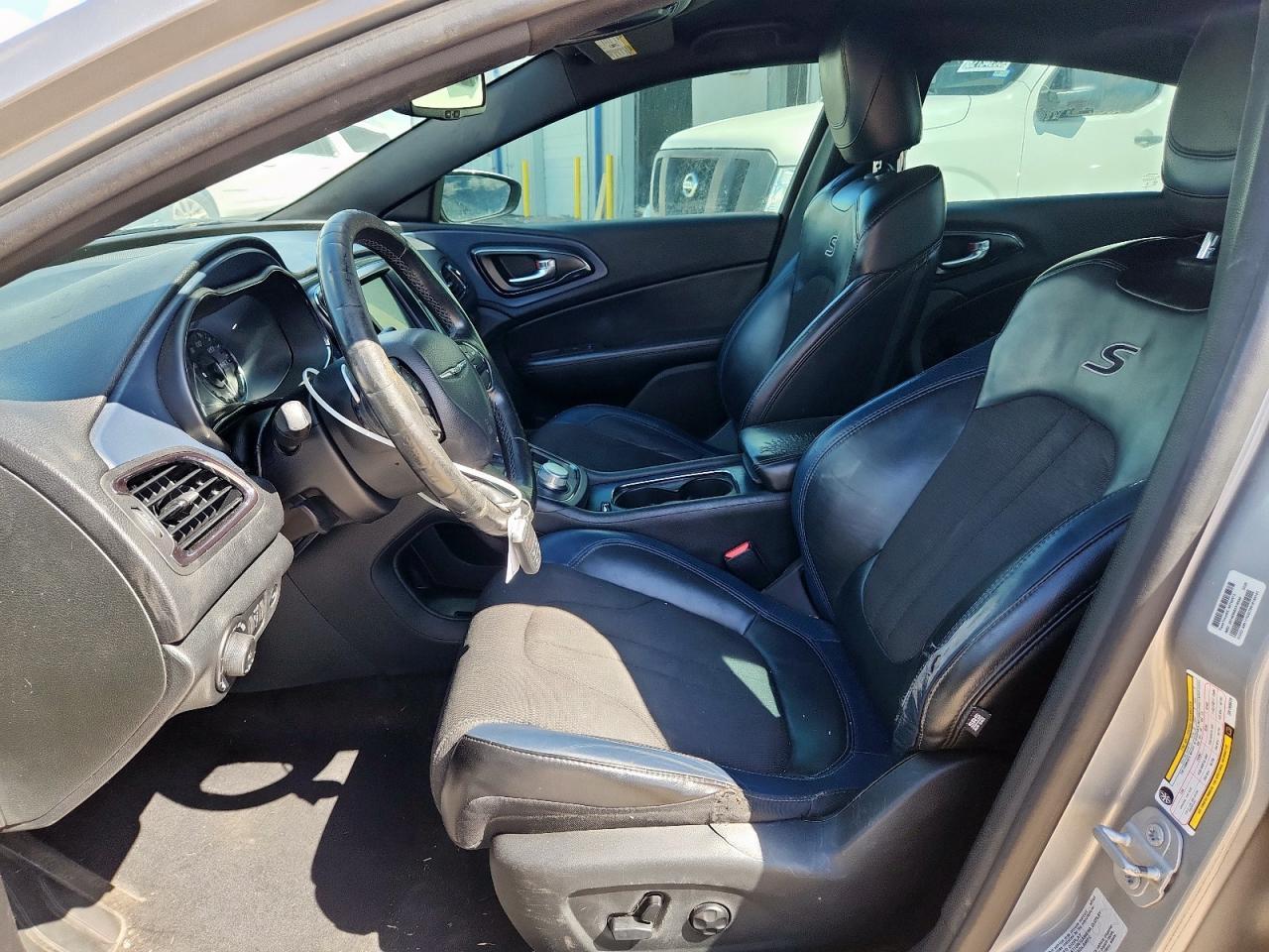 2016 Chrysler 200 S - Image 7