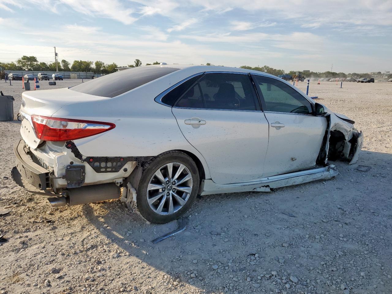 2016 Toyota Camry Xse - Image 3