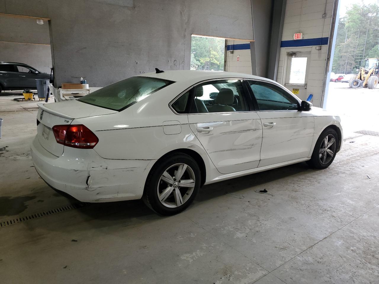 2014 Volkswagen Passat S - Фото 3