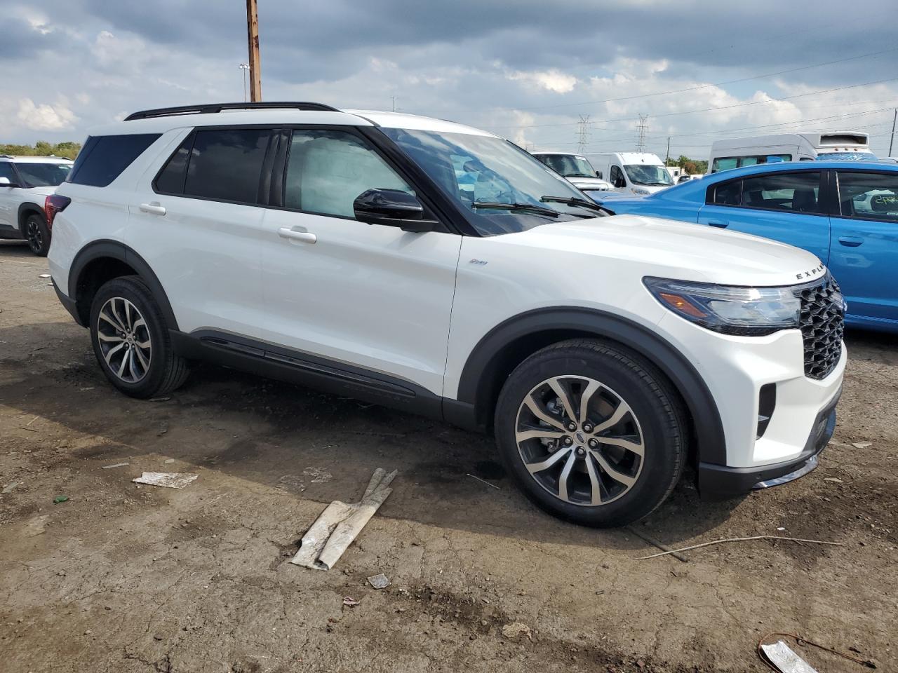 2025 Ford Explorer St-Line - Image 4