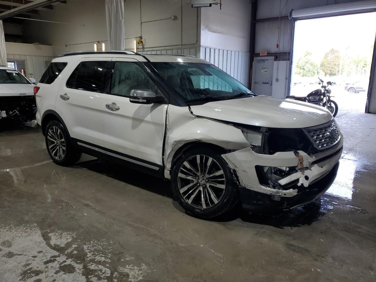 2016 Ford Explorer Platinum - Image 4
