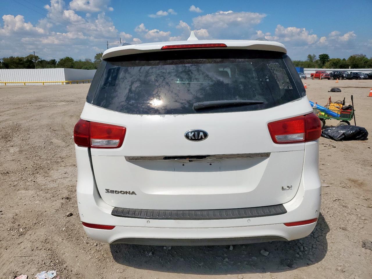 2017 Kia Sedona Lx - Image 6