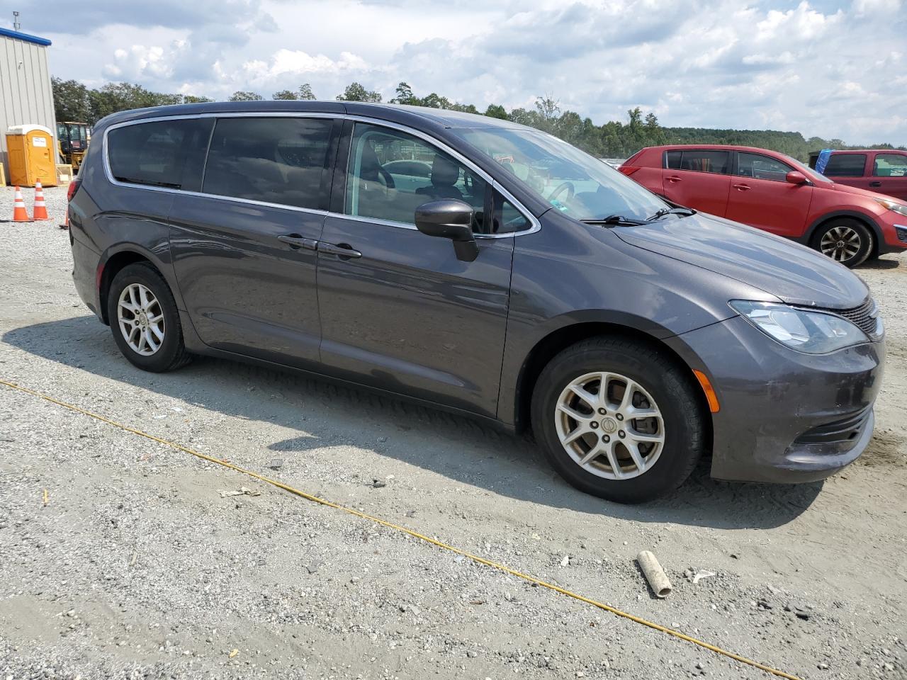 2017 Chrysler Pacifica Touring - Image 4