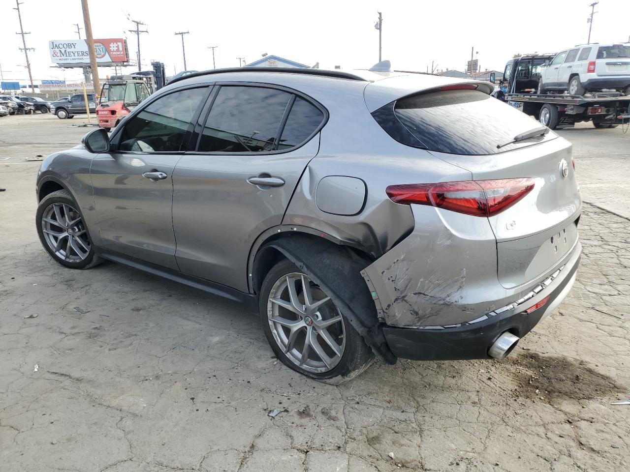 2018 Alfa Romeo Stelvio Ti Sport - Image 2