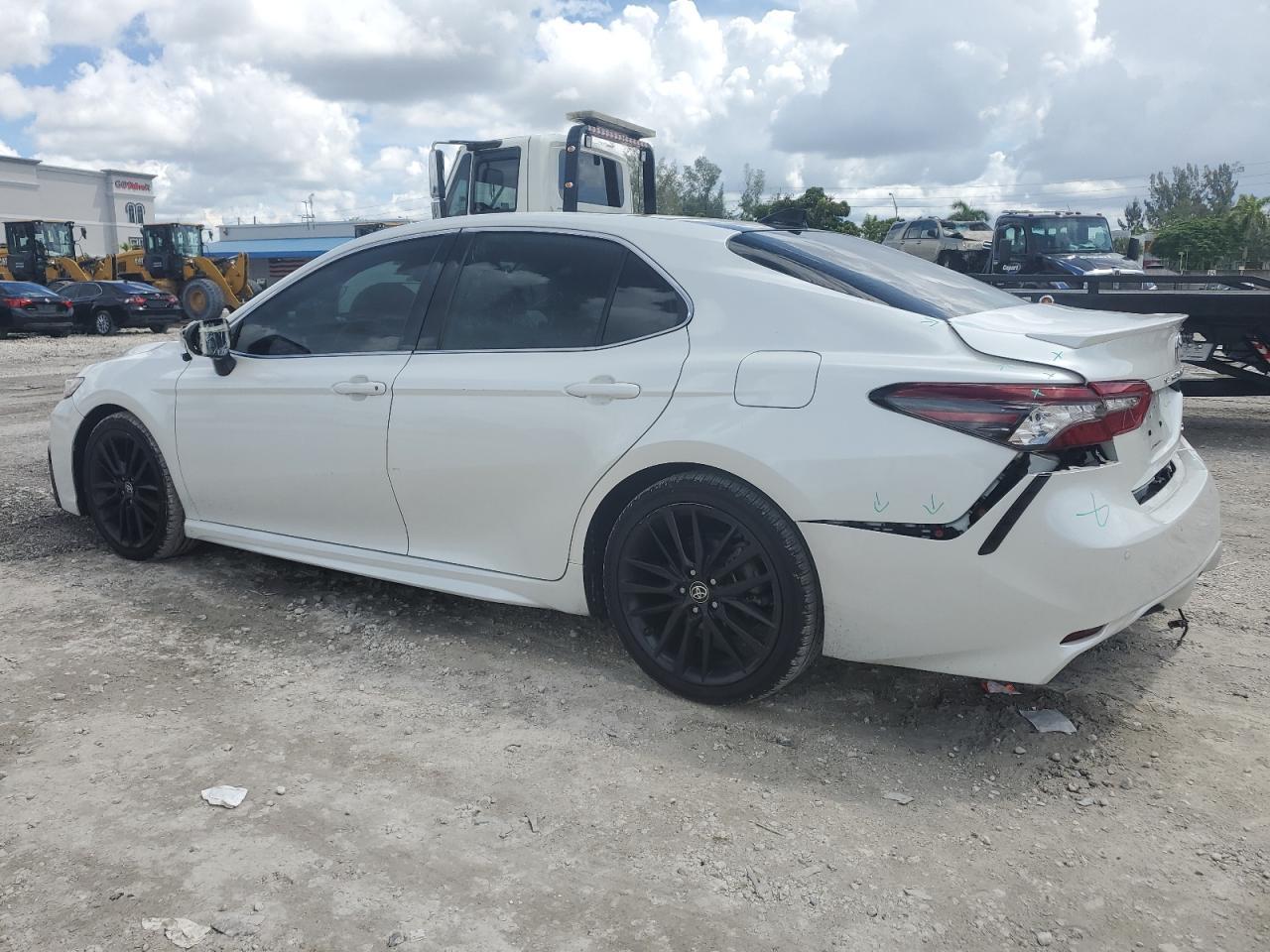 2022 Toyota Camry Xse - Фото 2
