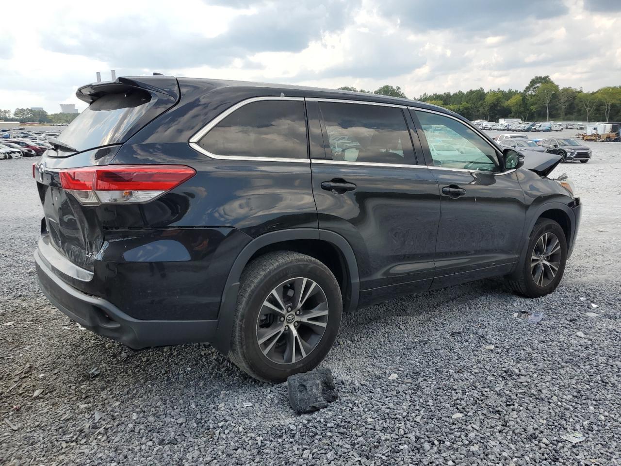 2018 Toyota Highlander Le - Фото 3