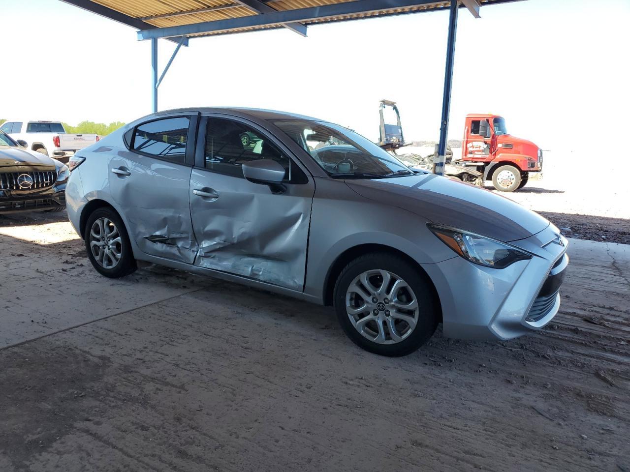 2017 Toyota Yaris Ia - Фото 4