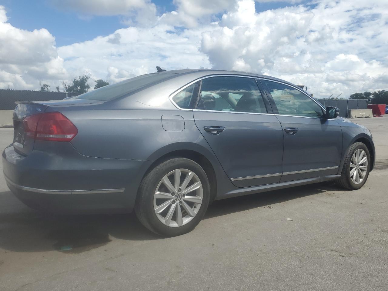 2013 Volkswagen Passat Sel - Image 3