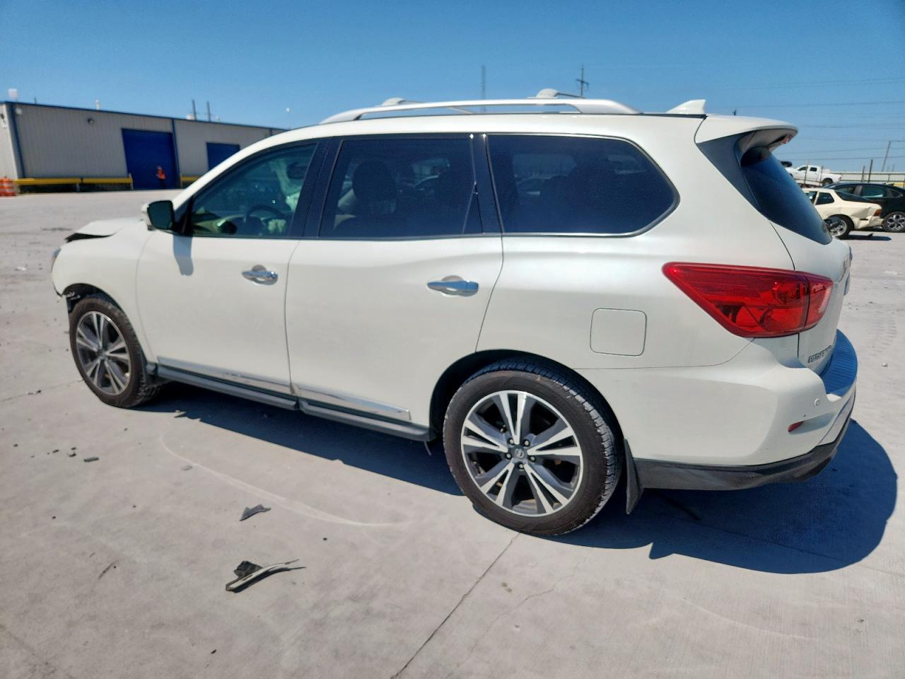 2019 Nissan Pathfinder S - Фото 2