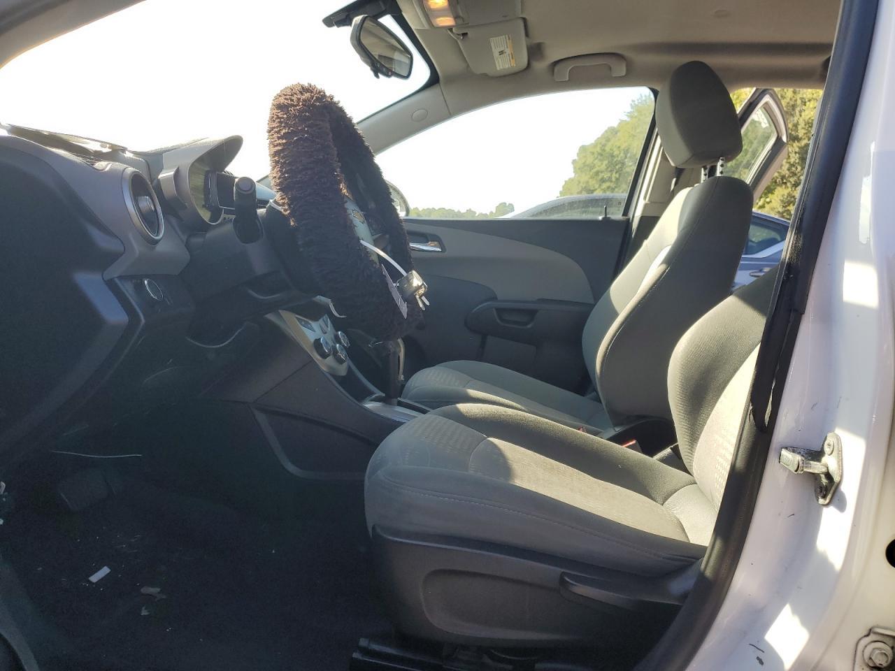 2014 Chevrolet Sonic Ls - Image 7