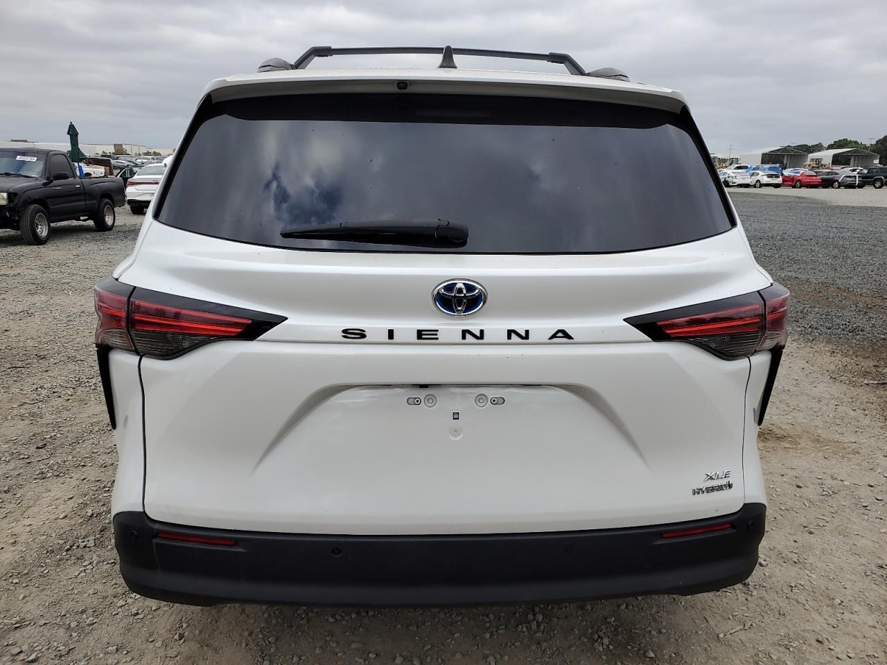 2022 Toyota Sienna Xle - Фото 6