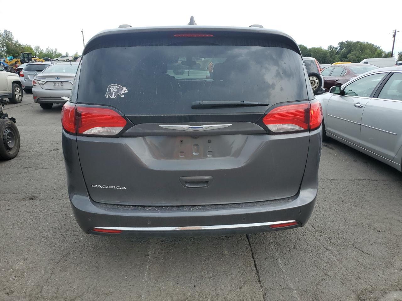 2018 Chrysler Pacifica Touring L - Image 6