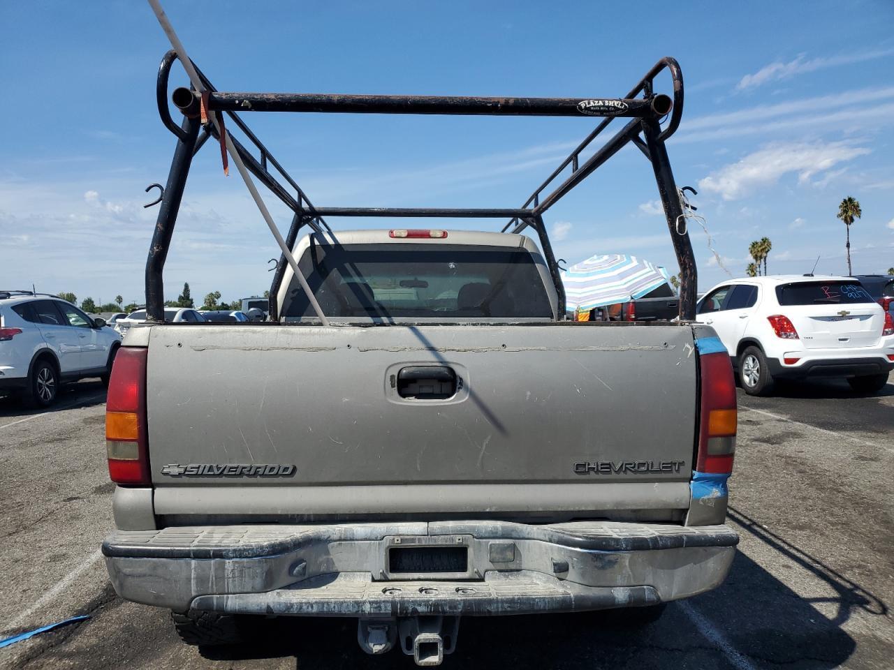 2002 Chevrolet Silverado C1500 Heavy Duty - Image 6