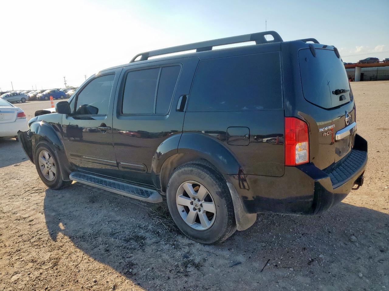 2011 Nissan Pathfinder S - Image 2