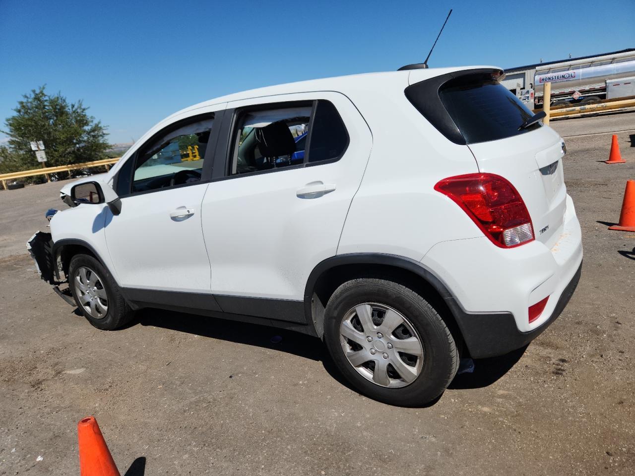 2017 Chevrolet Trax Ls - Image 2