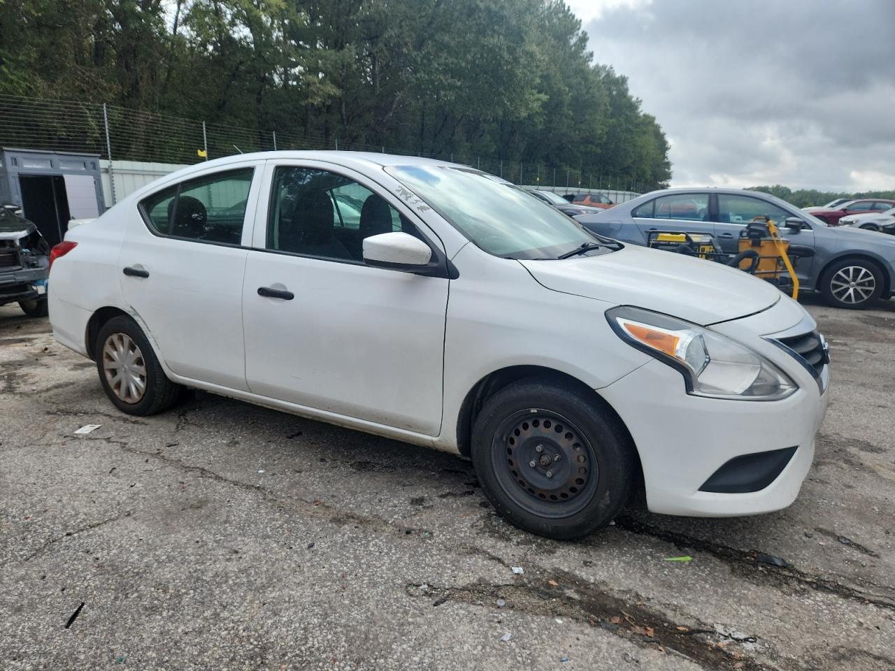 2017 Nissan Versa S - Фото 4