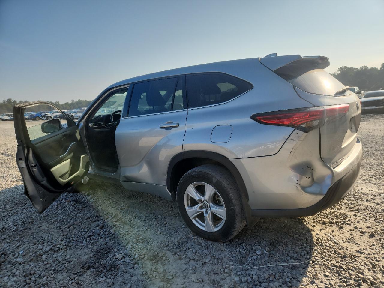 2021 Toyota Highlander L - Фото 2