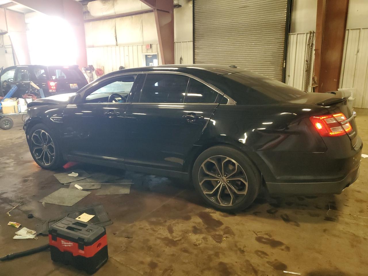 2016 Ford Taurus Sho - Фото 2
