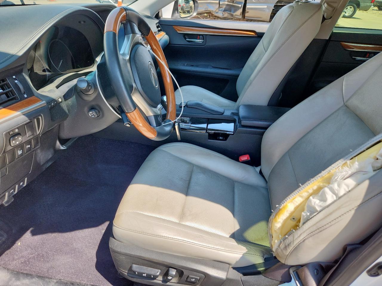 2014 Lexus Es 300H - Image 7