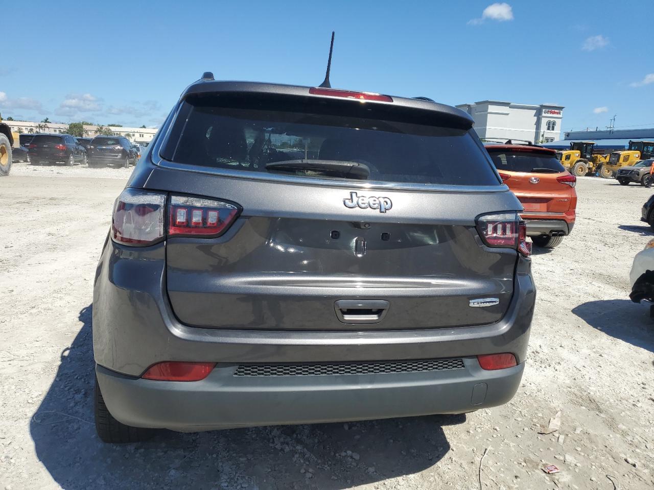 2022 Jeep Compass Latitude - Image 6