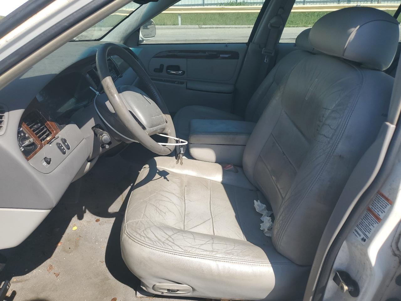 2001 Lincoln Town Car Executive - Фото 7