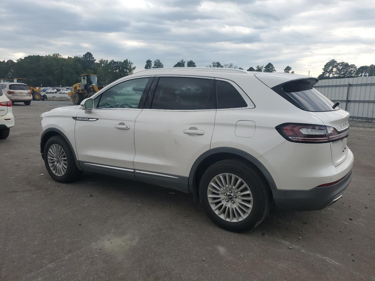 2019 Lincoln Nautilus - Image 2
