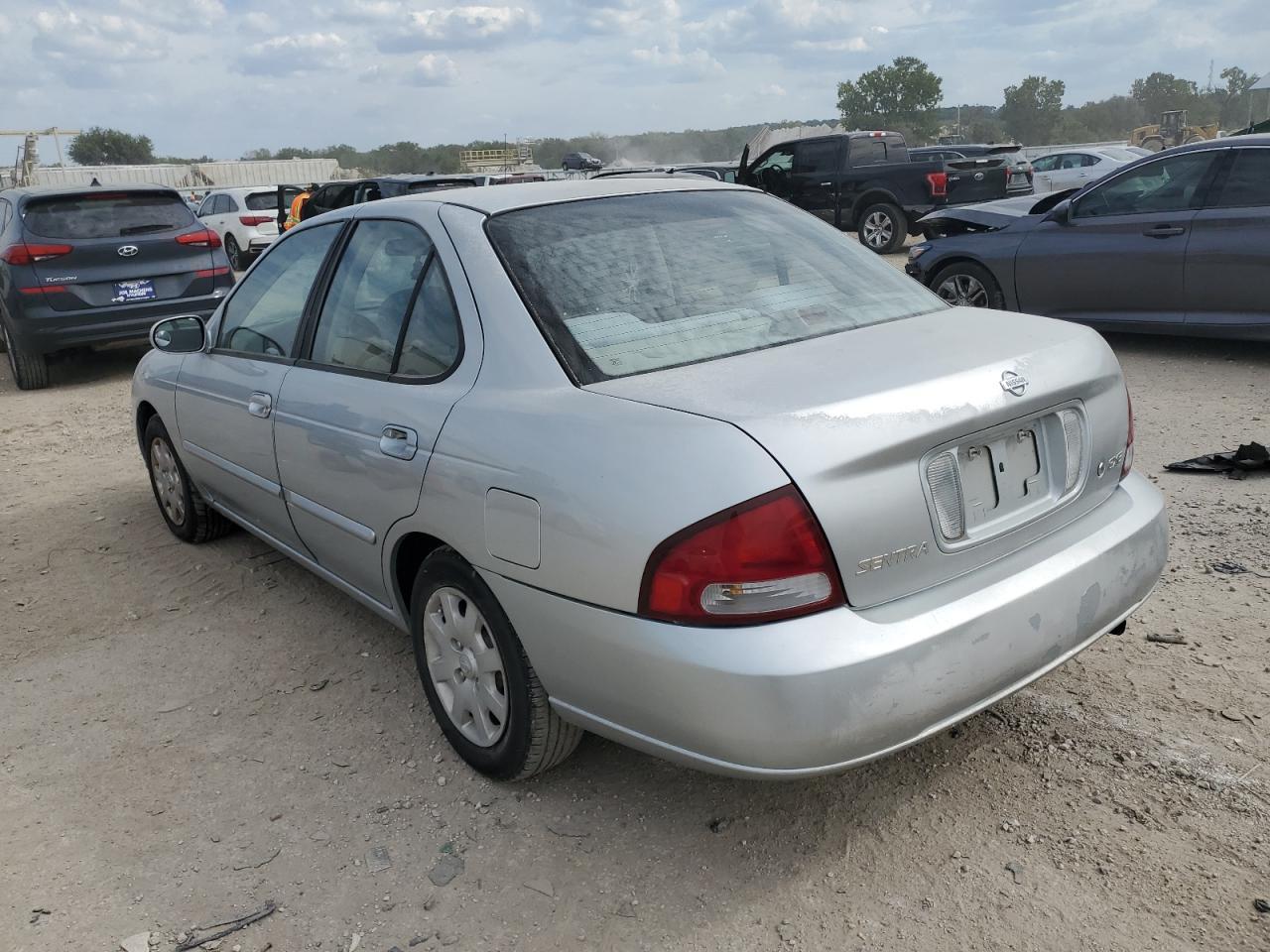 2002 Nissan Sentra Xe - Фото 2