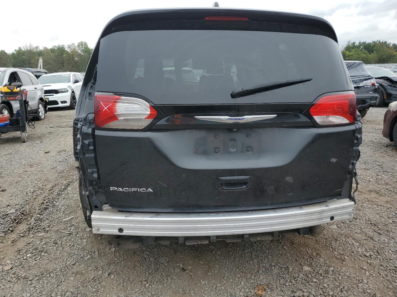2019 Chrysler Pacifica Touring L - Image 6