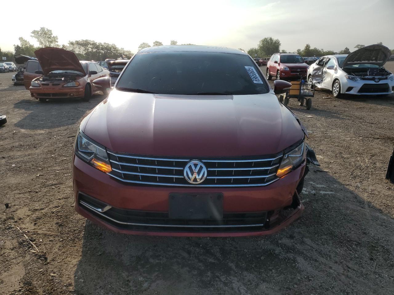2017 Volkswagen Passat Se - Фото 5