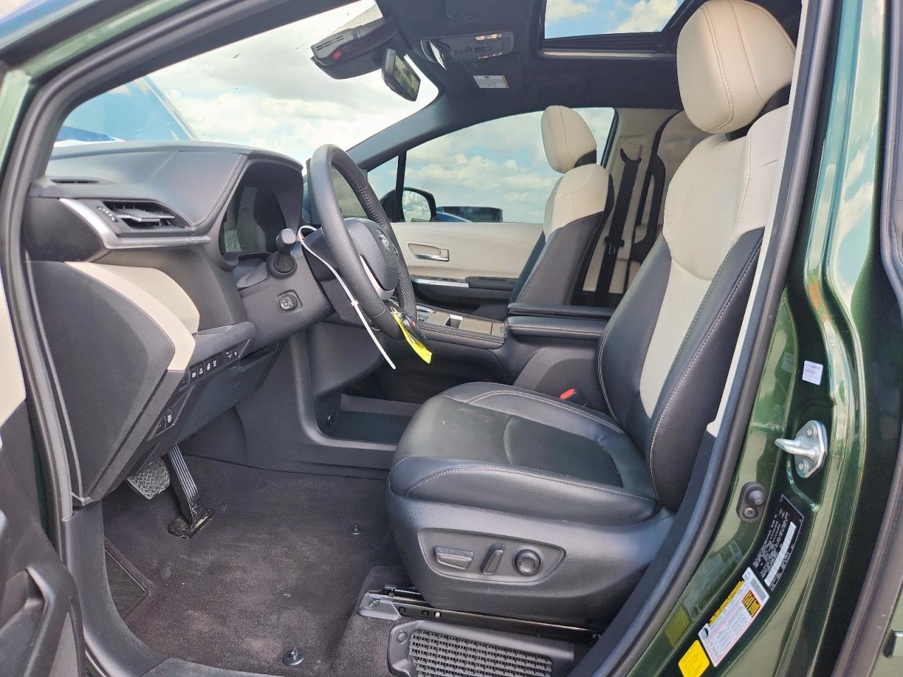 2025 Toyota Sienna Limited - Фото 7