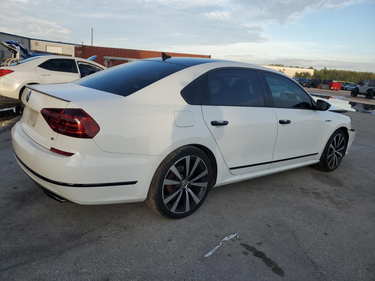 2018 Volkswagen Passat Gt - Image 3