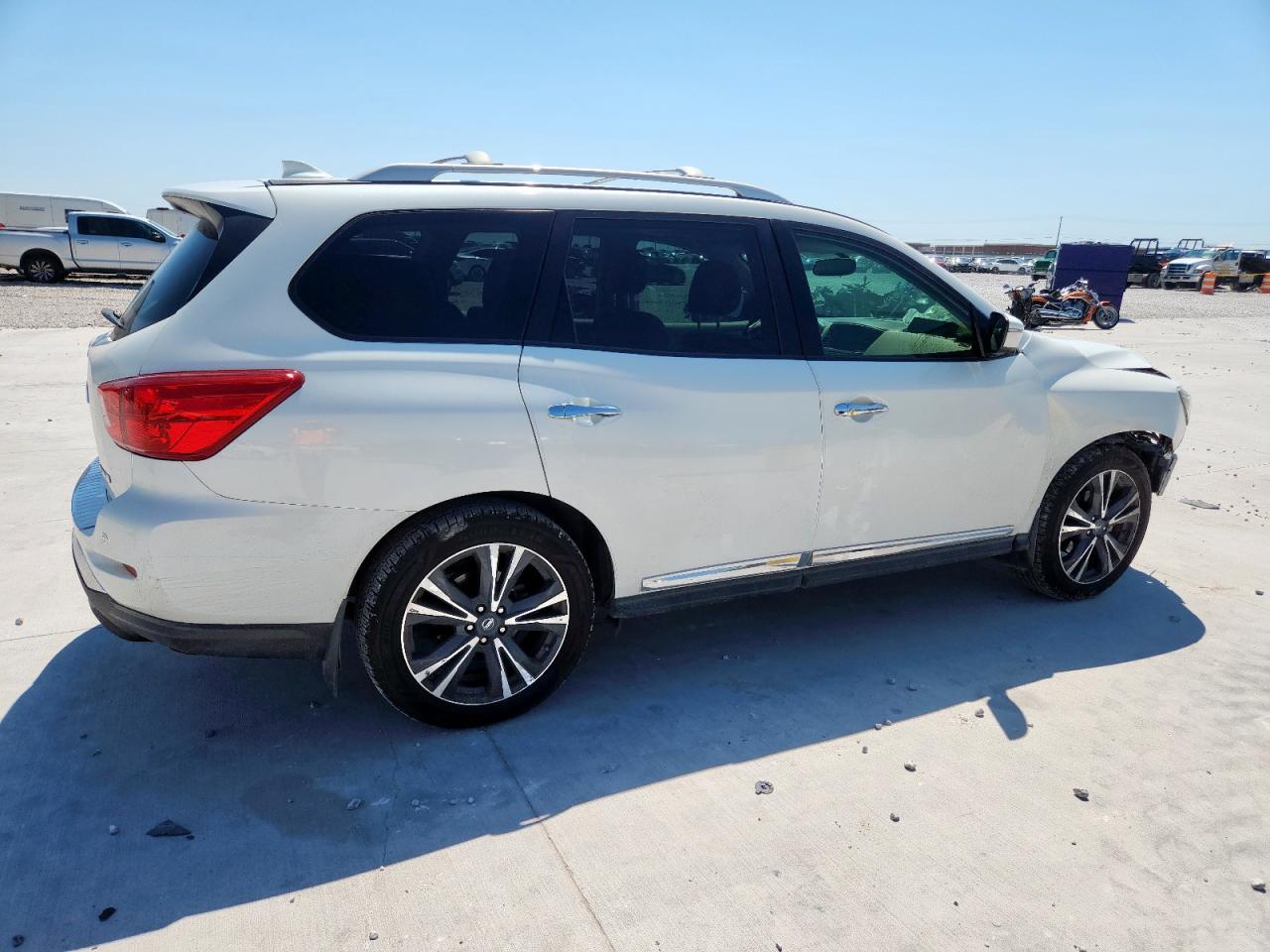 2019 Nissan Pathfinder S - Фото 3