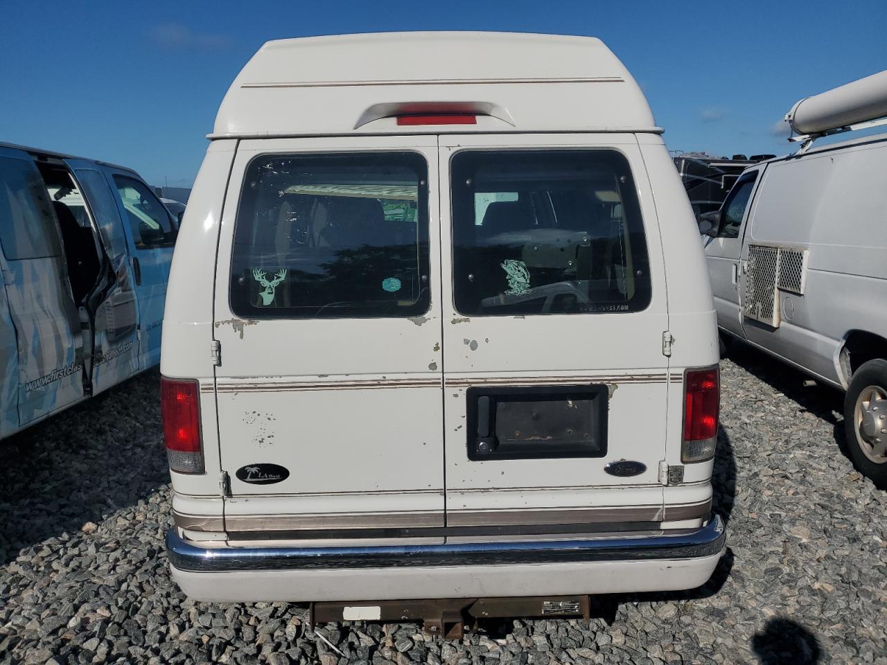 2004 Ford Econoline E150 Van - Image 6