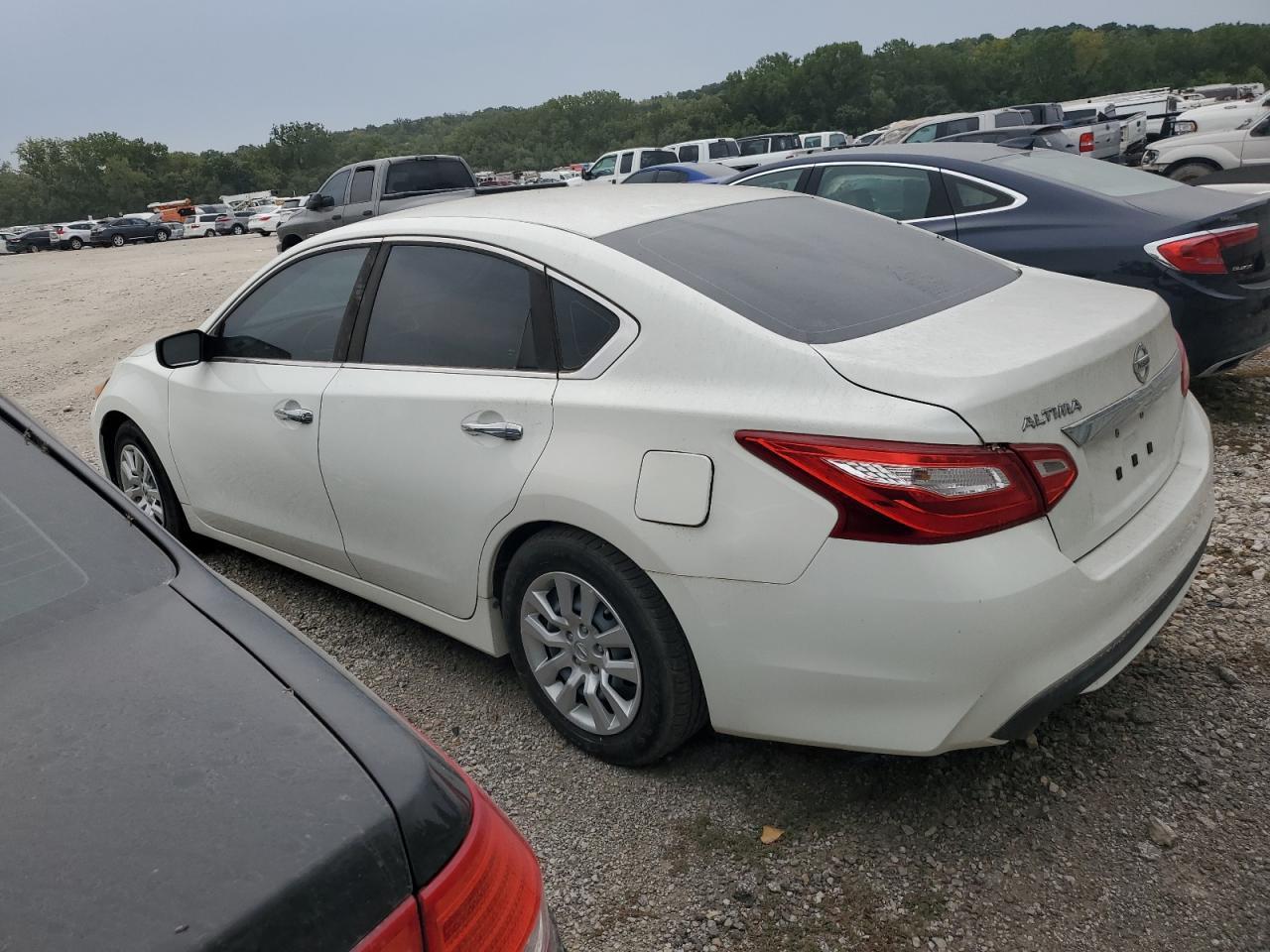 2016 Nissan Altima 2.5 - Фото 2