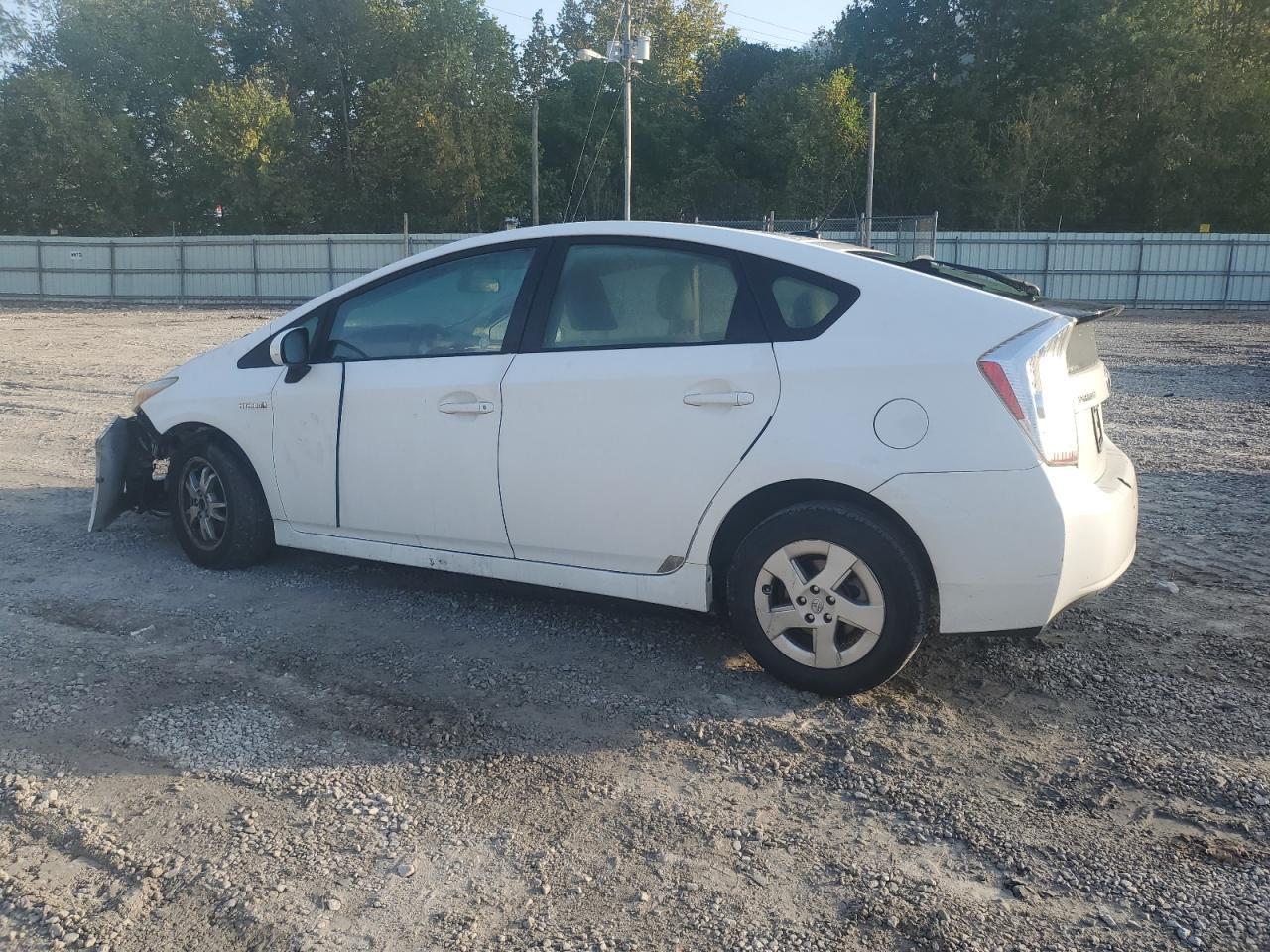 2011 Toyota Prius - Image 2