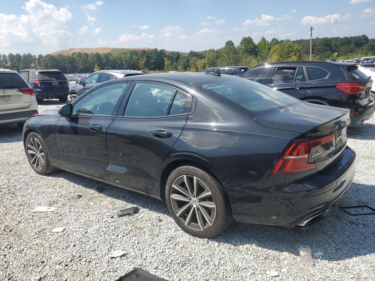 2022 Volvo S60 B5 Black Edition Momentum - Фото 2