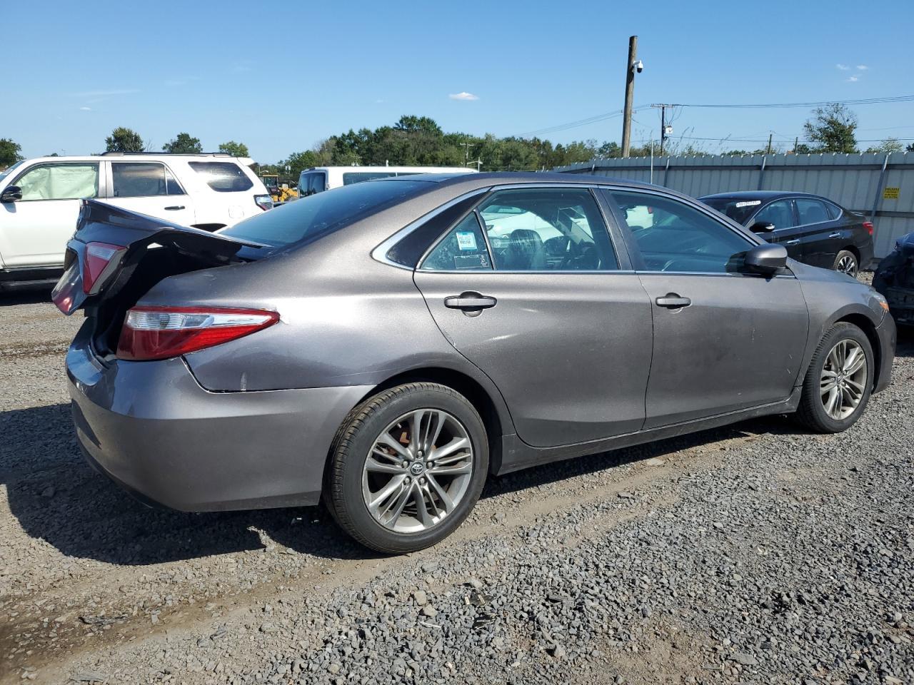 2016 Toyota Camry Le - Image 3