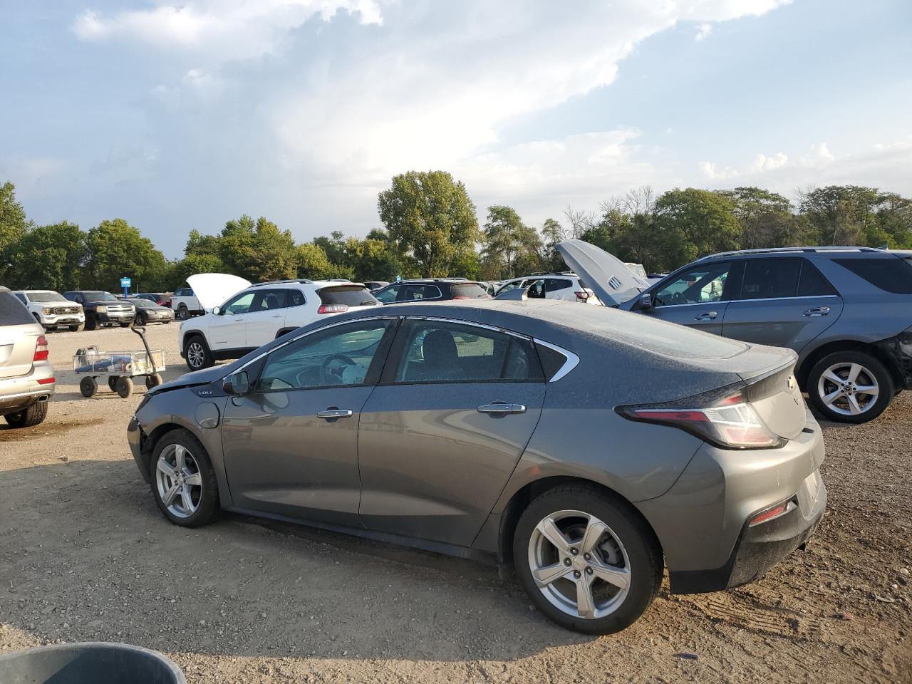 2017 Chevrolet Volt Lt - Image 2