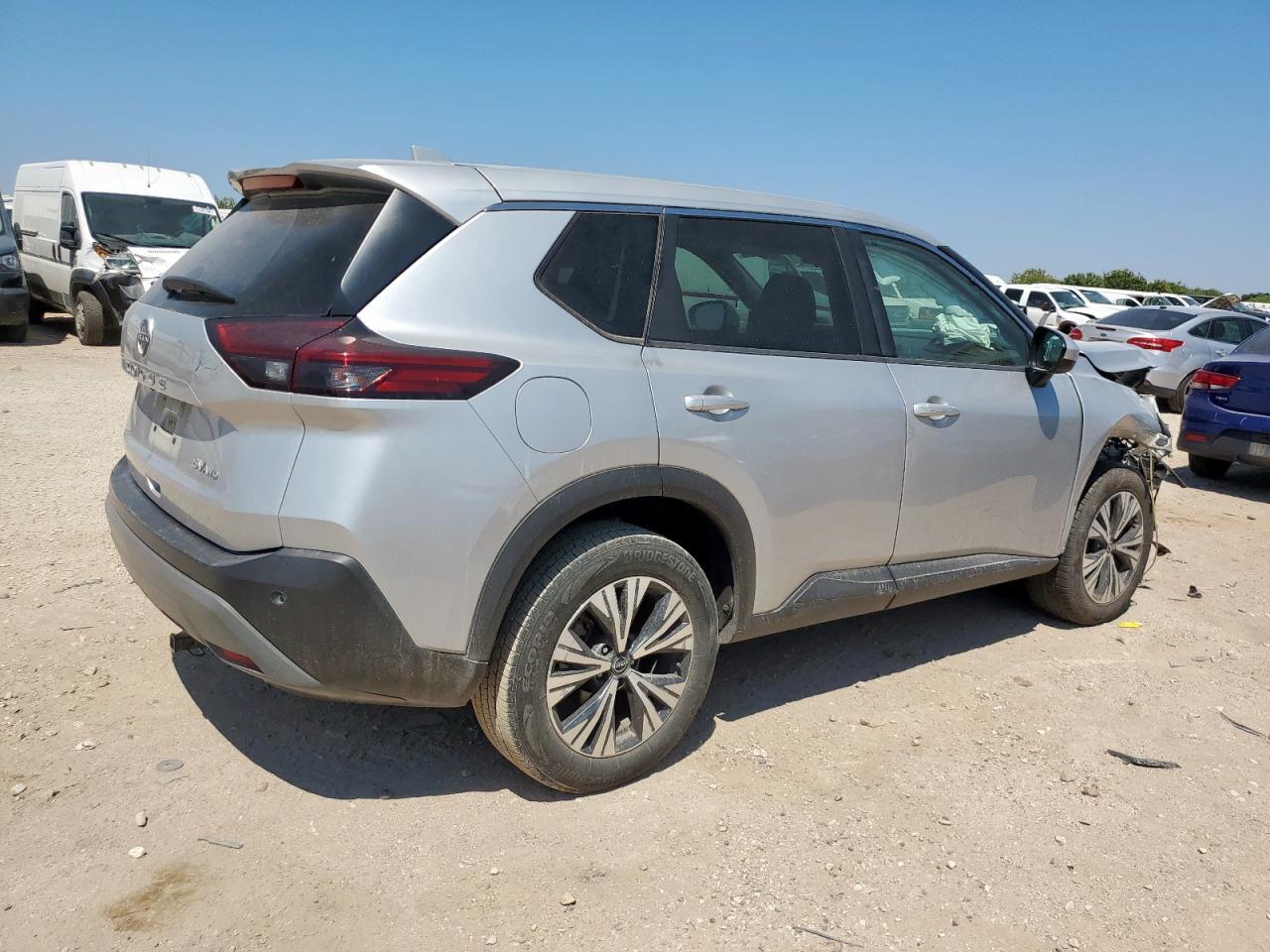 2023 Nissan Rogue Sv - Фото 3