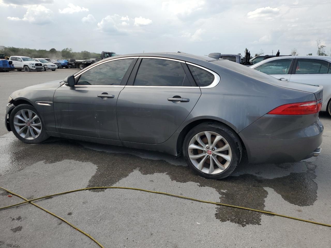 2017 Jaguar Xf Premium - Фото 2