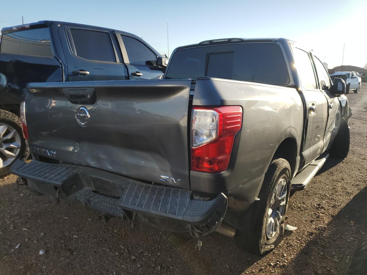 2019 Nissan Titan Platinum Reserve - Фото 3