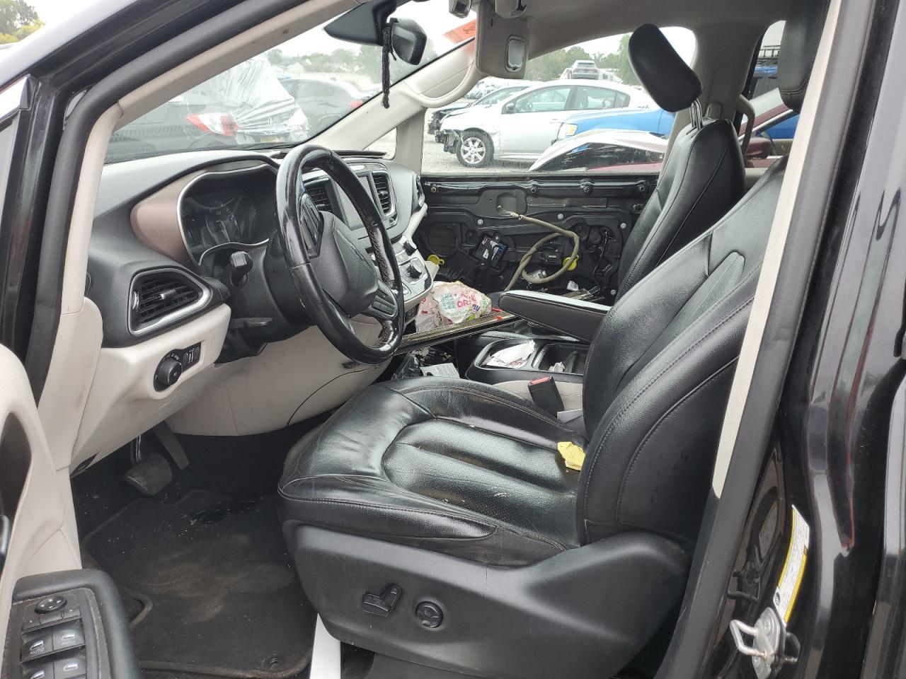 2019 Chrysler Pacifica Touring L - Image 7