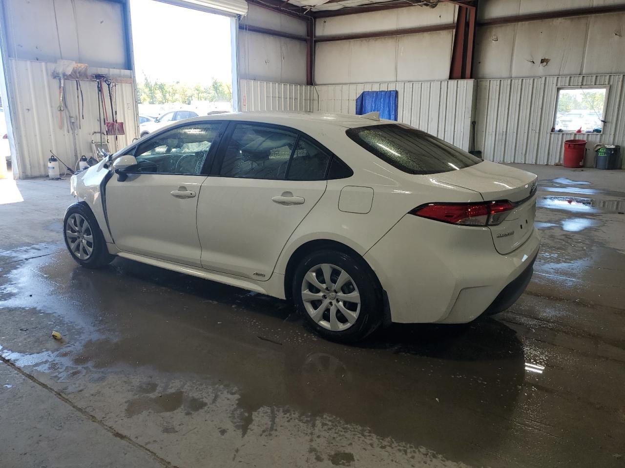 2025 Toyota Corolla Le - Фото 2