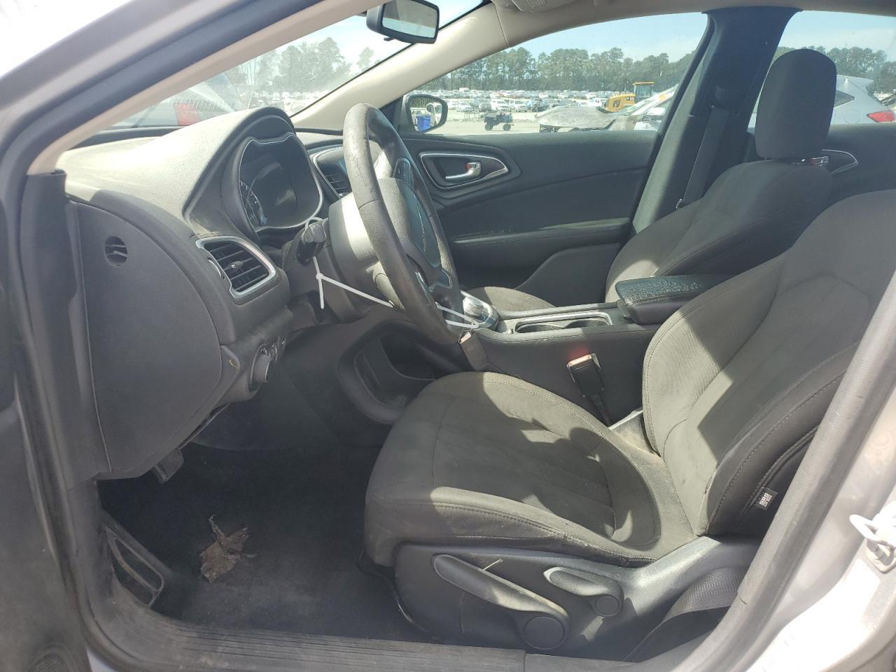 2016 Chrysler 200 Limited - Image 7